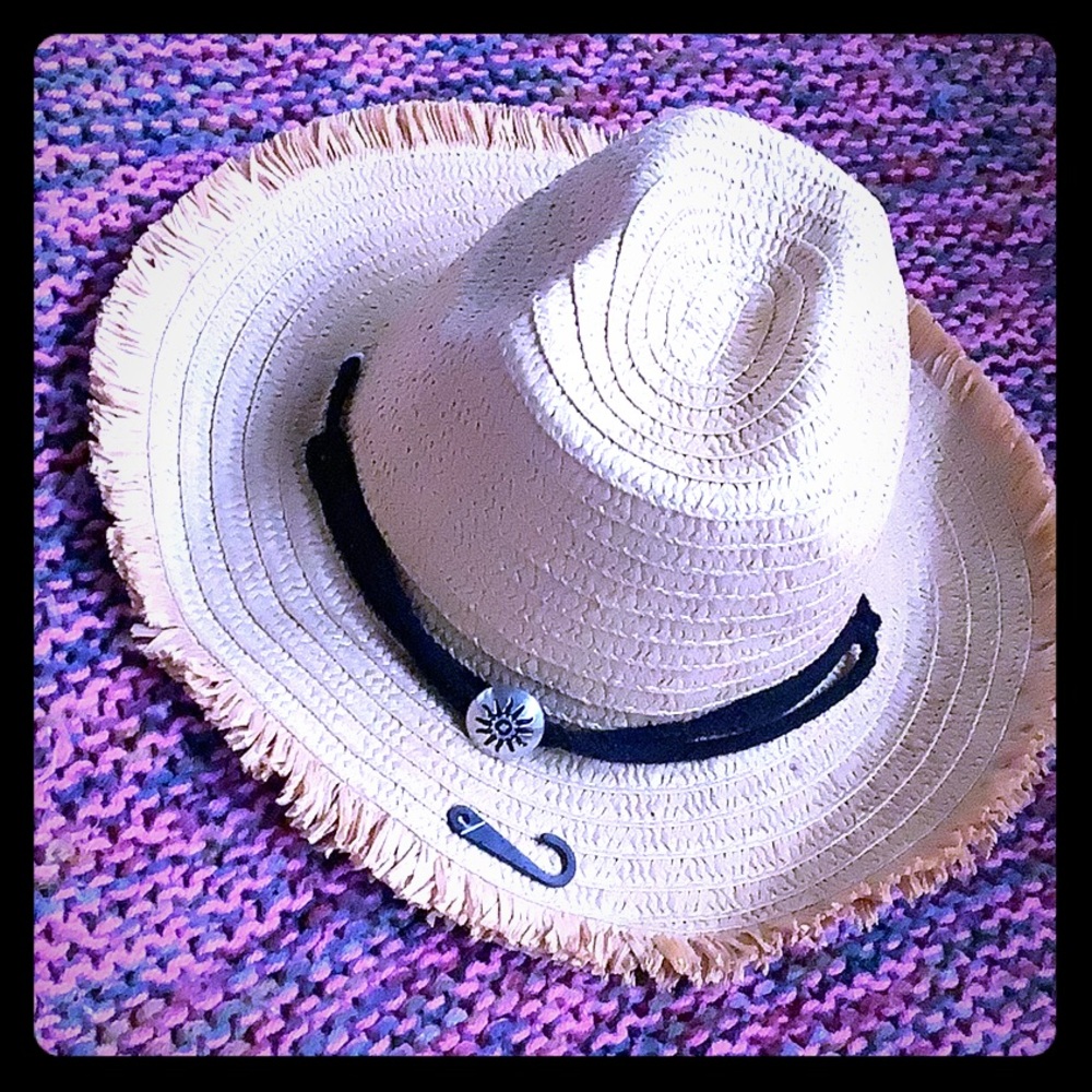 Straw Hat with sun pendant! PROTECT YO FATCHA¡